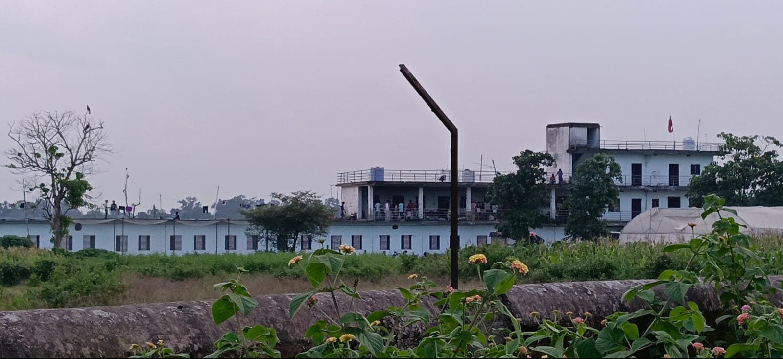 हैचरी की दुर्गंध से कुंडिलबागी बेहाल, ग्रामीणों का जीना हुआ मुहाल