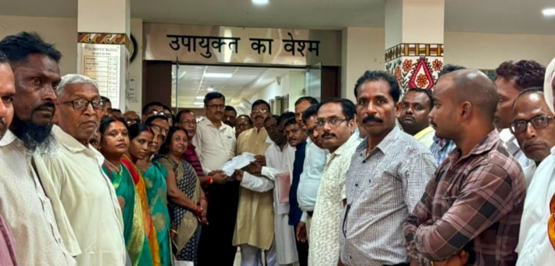 हजारीबाग में PDS डीलरों का धरना, बकाया कमीशन भुगतान की मांग; 1 अक्टूबर