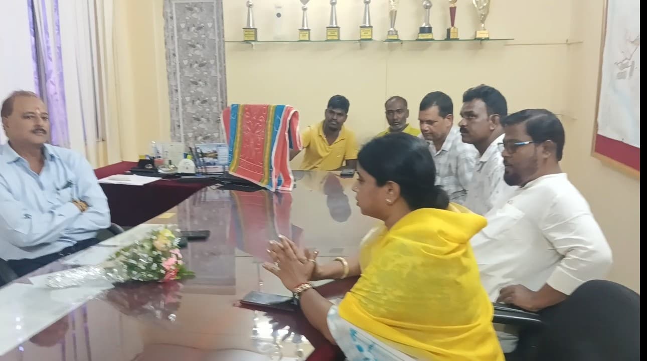 लोकल सेल में व्याप्त भाष्टाचार व अन्य समस्याओं के समाधान को ले यूनियन एवं विस्थापित प्रतिनिधियों ने किया गोविंदपुर पीओ से वार्ता