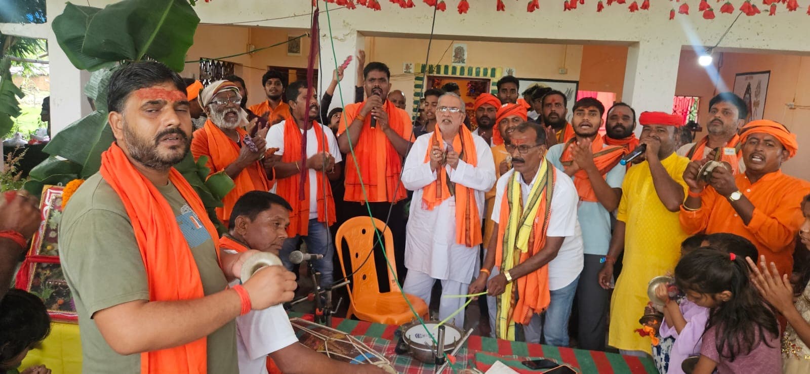 ओबरा में हरिकीर्तन संपन्न, भजन पर झूमे श्रद्धालु