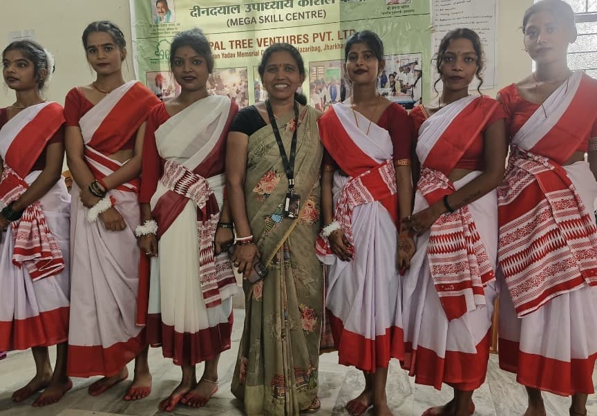 विश्व आदिवासी दिवस पर मेगा कौशल केंद्र में विशेष कार्यक्रम आयोजित