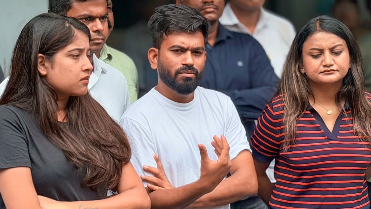 सरकारी स्कूलों की बदहाली पर अभिजीत दिपके का अभियान, बोले- ‘स्कूल ठीक करो’