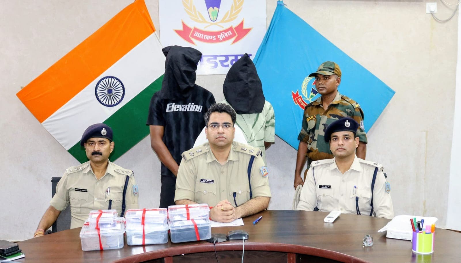 झुमरीतिलैया में चेन स्नैचिंग मामले में तीन पकड़ाए