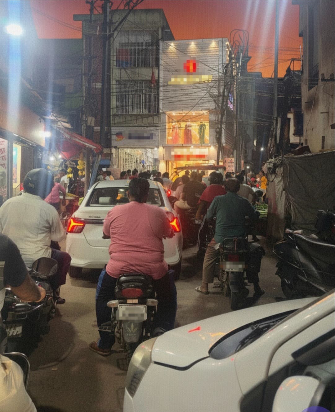 रामगढ़ चट्टी रोड मेन बाजार में रोज़ शाम लगता है भीषण जाम, लोग परेशान; ट्रैफिक व्यवस्था सुधारने की उठी मांग