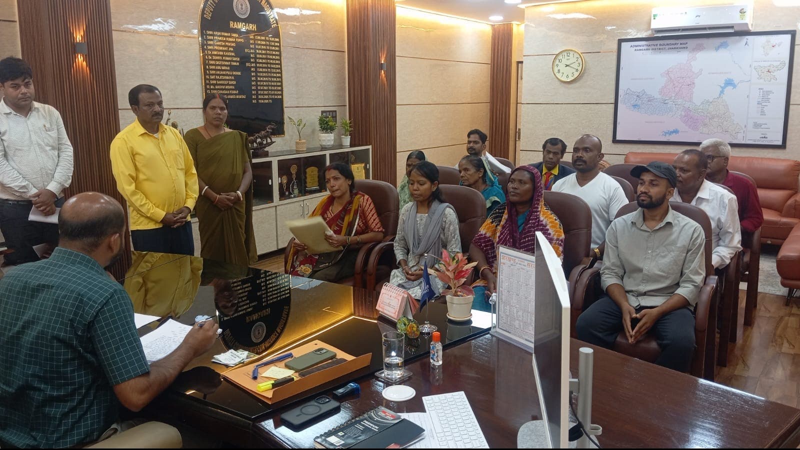 जनता दरबार में गूंजीं आम लोगों की समस्याएं, उपायुक्त ऋतुराज ने अधिकारियों को दिए त्वरित कार्रवाई के निर्देश