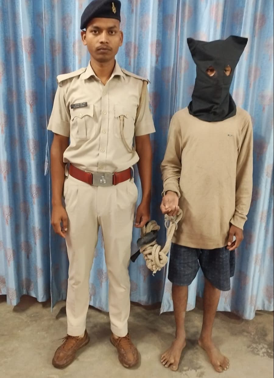 अवैध महुआ शराब के साथ बाइक सवार युवक गिरफ्तार