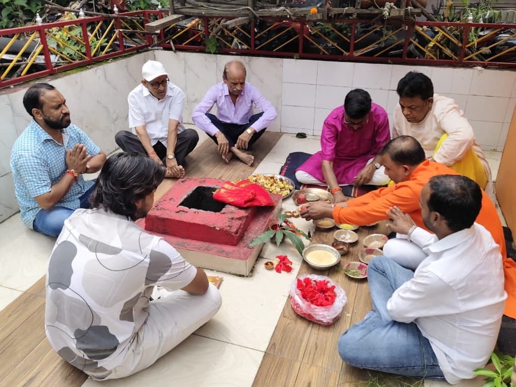 बड़ा बाजार दुर्गा पूजा महासमिति ने विधि-विधान से सम्पन्न की काठ पूजा