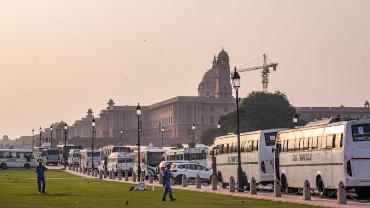 दिल्ली प्रदर्शन पर सुप्रीम कोर्ट सख्त, कहा- मक्खी मारने को हथौड़ा नहीं