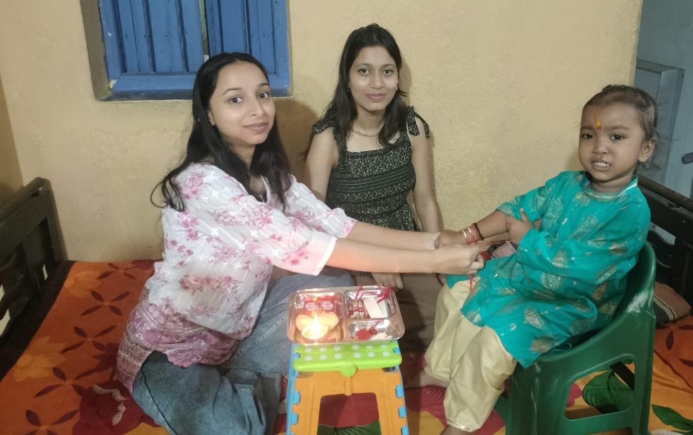 चौपारण में धूमधाम से मना रक्षाबंधन, भाई-बहन के प्रेम से गुलजार हुआ प्रखंड
