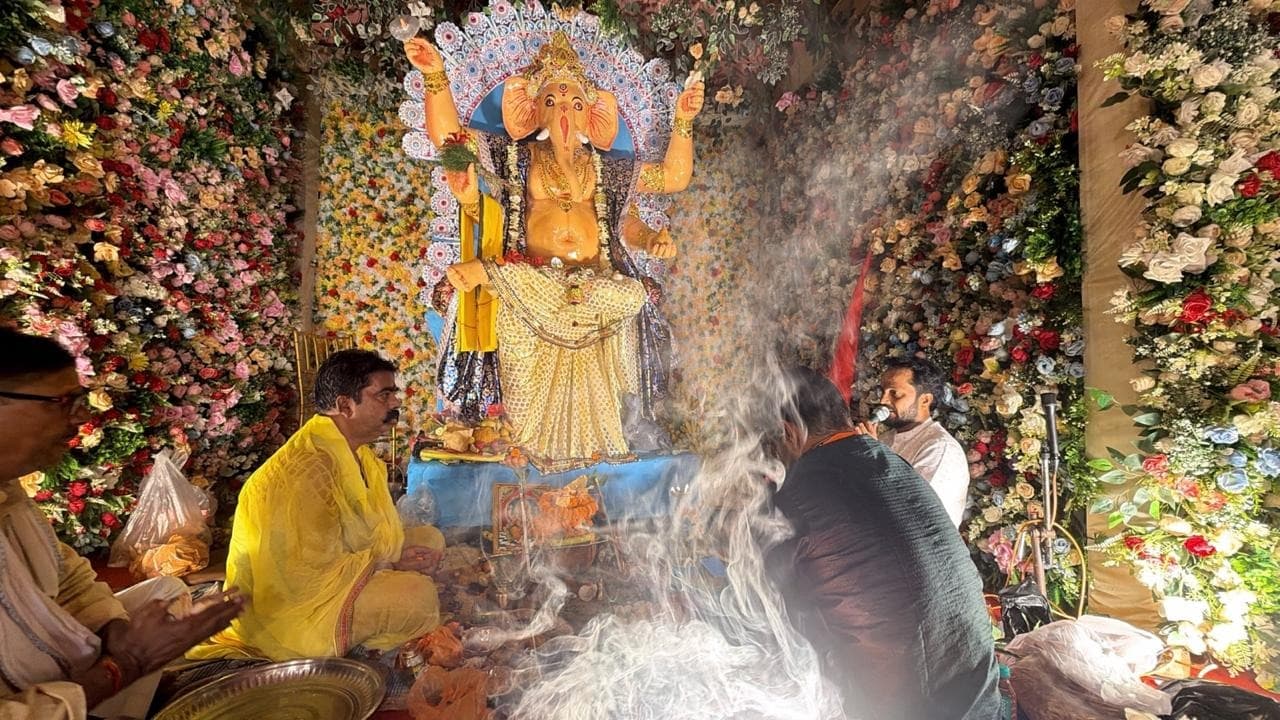 गिरिडीह में गणेश महोत्सव की धूम, भगवान गणेश के दर्शन को उमड़ रही है भक्तों की भीड़
