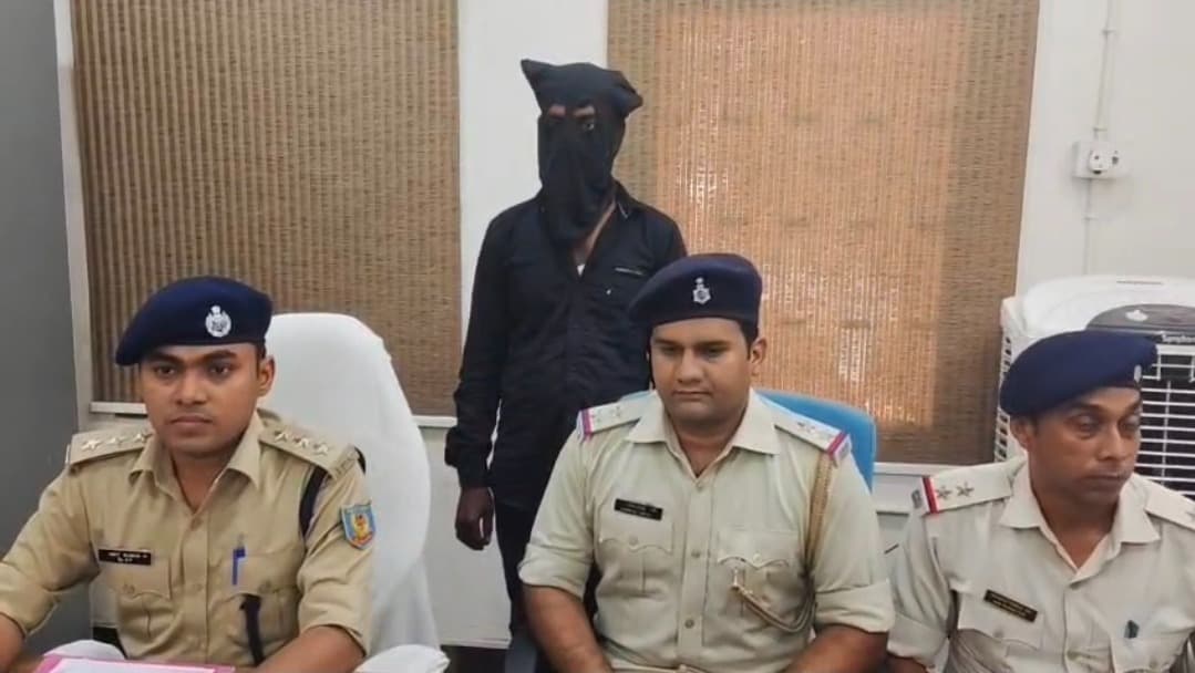 जामताड़ा में साइबर पुलिस की बड़ी कार्रवाई, क्रेडिट कार्ड ठगी का आरोपी गिरफ्तार, ₹4.04 लाख नकद बरामद