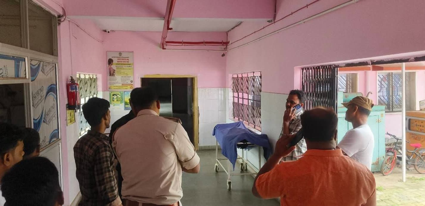 टोरी जंक्शन पर अज्ञात व्यक्ति की मौत से उठे कई सवाल, समय पर इलाज नहीं मिलने पर व्यवस्था पर सवाल