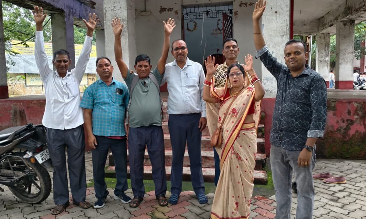 बाबा बर्फानी के दर्शन को मांडू से 14 श्रद्धालुओं का जत्था रवाना