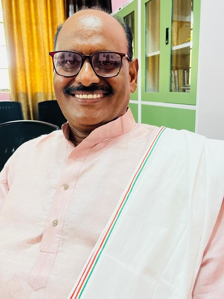 डॉ. सुबोध कुमार सिंह 'शिवगीत' बने विभावि के हिंदी विभागाध्यक्ष