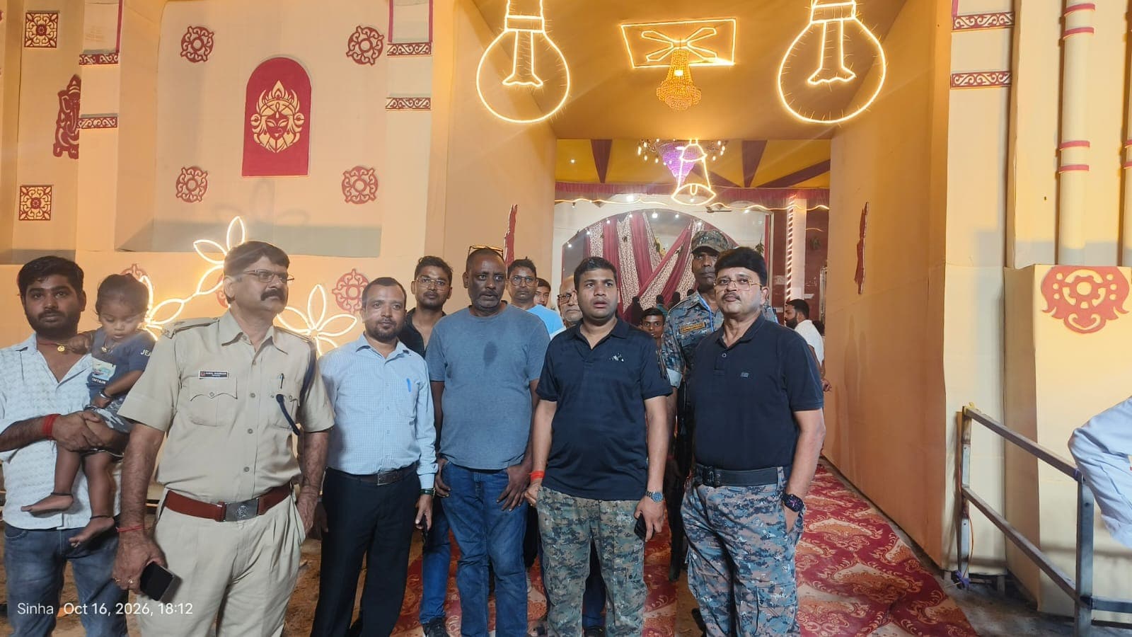 दुर्गा पूजा पंडालों का अधिकारियों ने किया निरीक्षण, सुरक्षा व्यवस्था दुरुस्त रखने के निर्देश