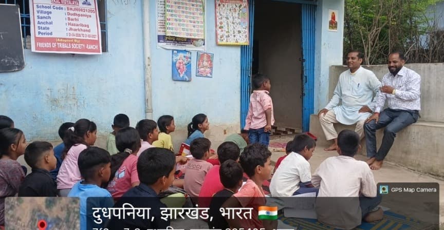 एकल अभियान के पदाधिकारियों ने दूधपनिया एकल विद्यालय का किया निरीक्षण, पंचमुखी शिक्षा के उद्देश्यों को बताया