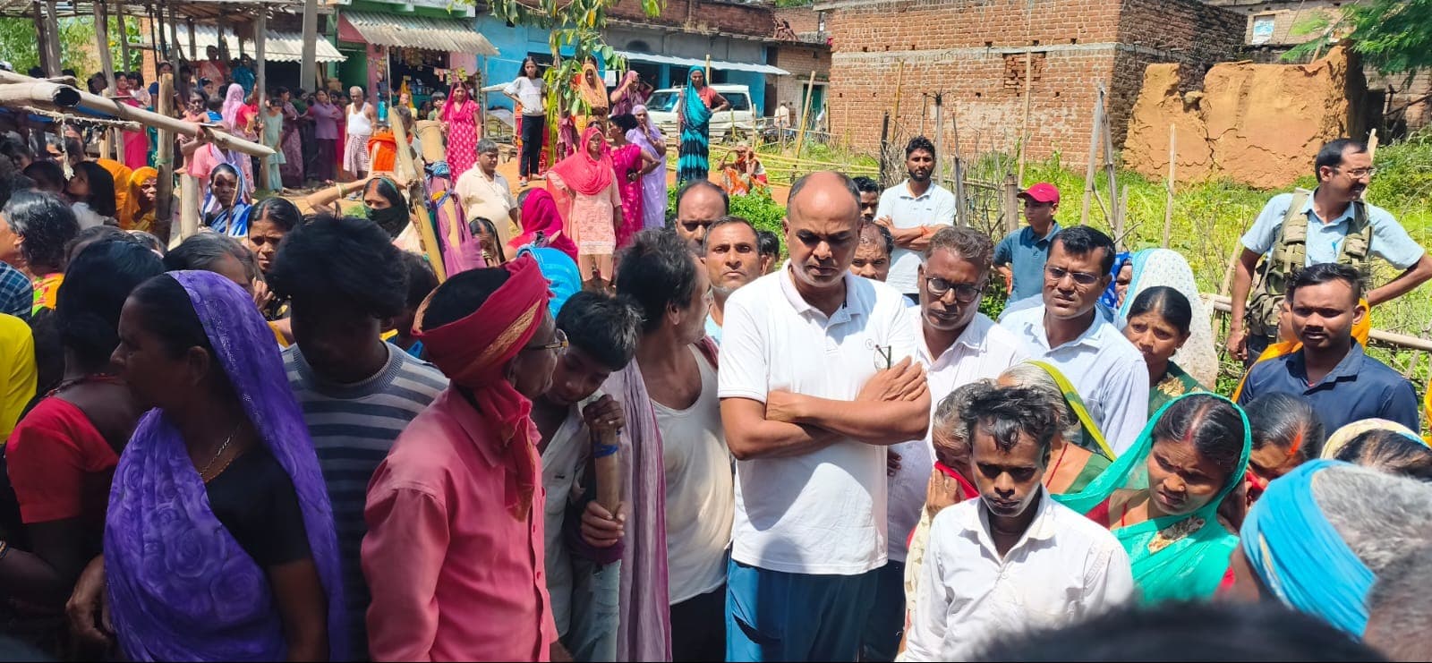 खेतको  पहुंचा प्रवासी मजदूर संजय तुरी का पार्थिव शरीर, गांव में पसरा मातम