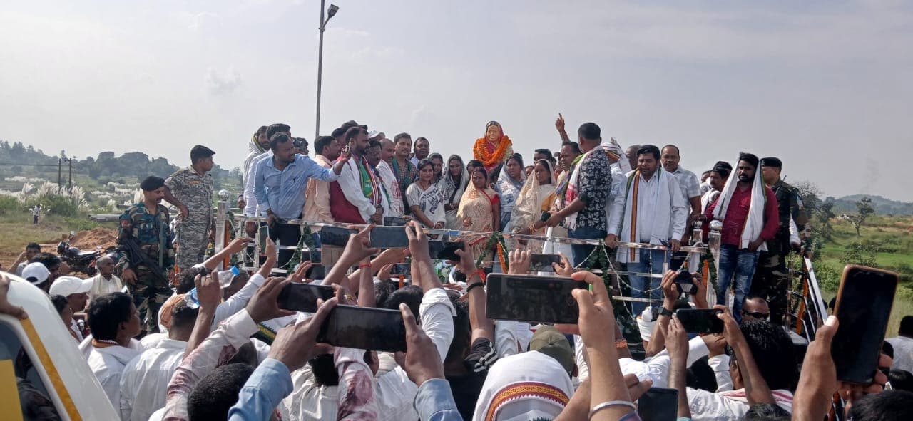 पूर्व उप मुख्यमंत्री व गिरिडीह सांसद ने बुमरी गांव में स्व. झुनिया देवी के प्रतिमा किया अनावरण मांडू विधायक ने अपनी मां की दूसरी पूण्य तिथि पर ग्रामीण