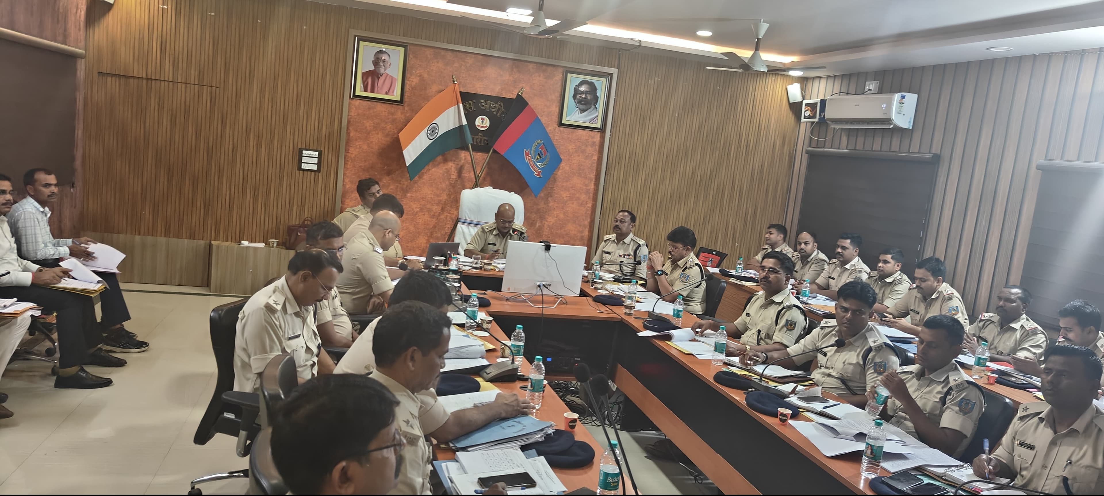 अपराध नियंत्रण को लेकर पुलिस अधीक्षक ने की समीक्षा बैठक, लंबित मामलों के त्वरित निष्पादन के निर्देश