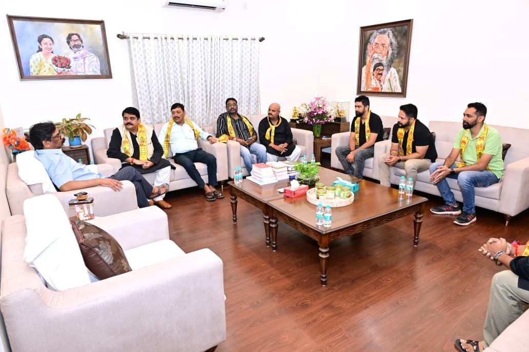 मुख्यमंत्री हेमंत सोरेन को श्रीकृष्ण जन्मोत्सव समारोह में शामिल होने का निमंत्रण