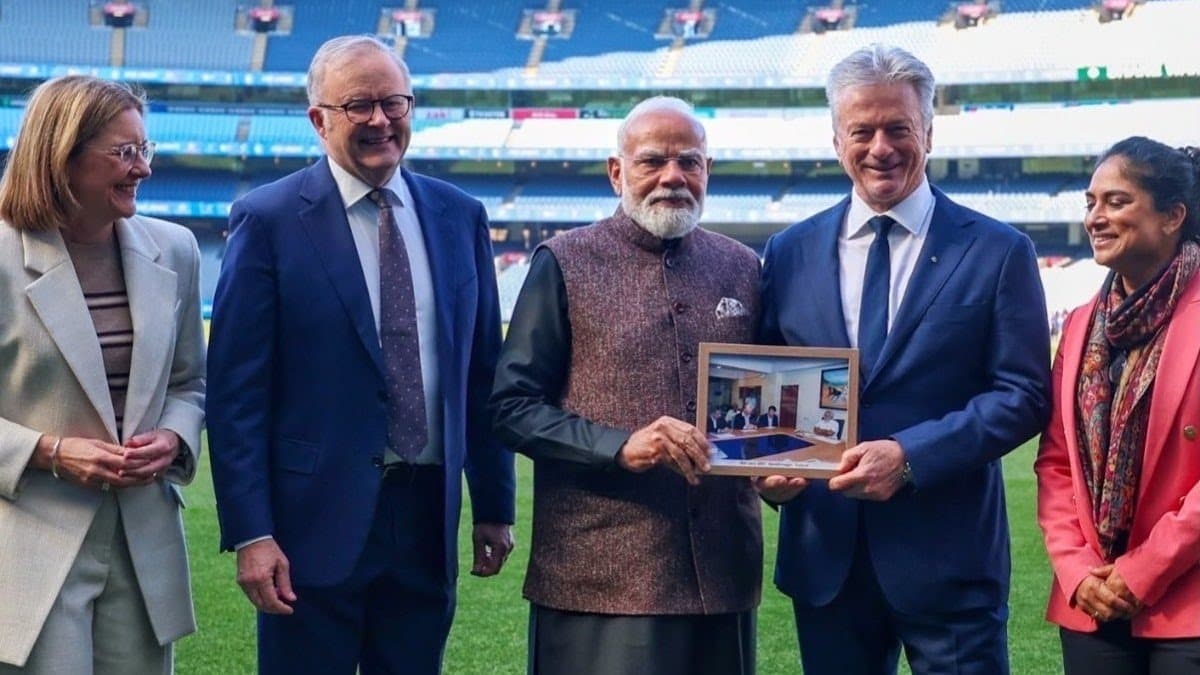 पीएम मोदी ने स्टीव वॉ को दिया 20 साल पुरानी मुलाकात की तस्वीर का खास तोहफा, भावुक हुए ऑस्ट्रेलियाई दिग्गज