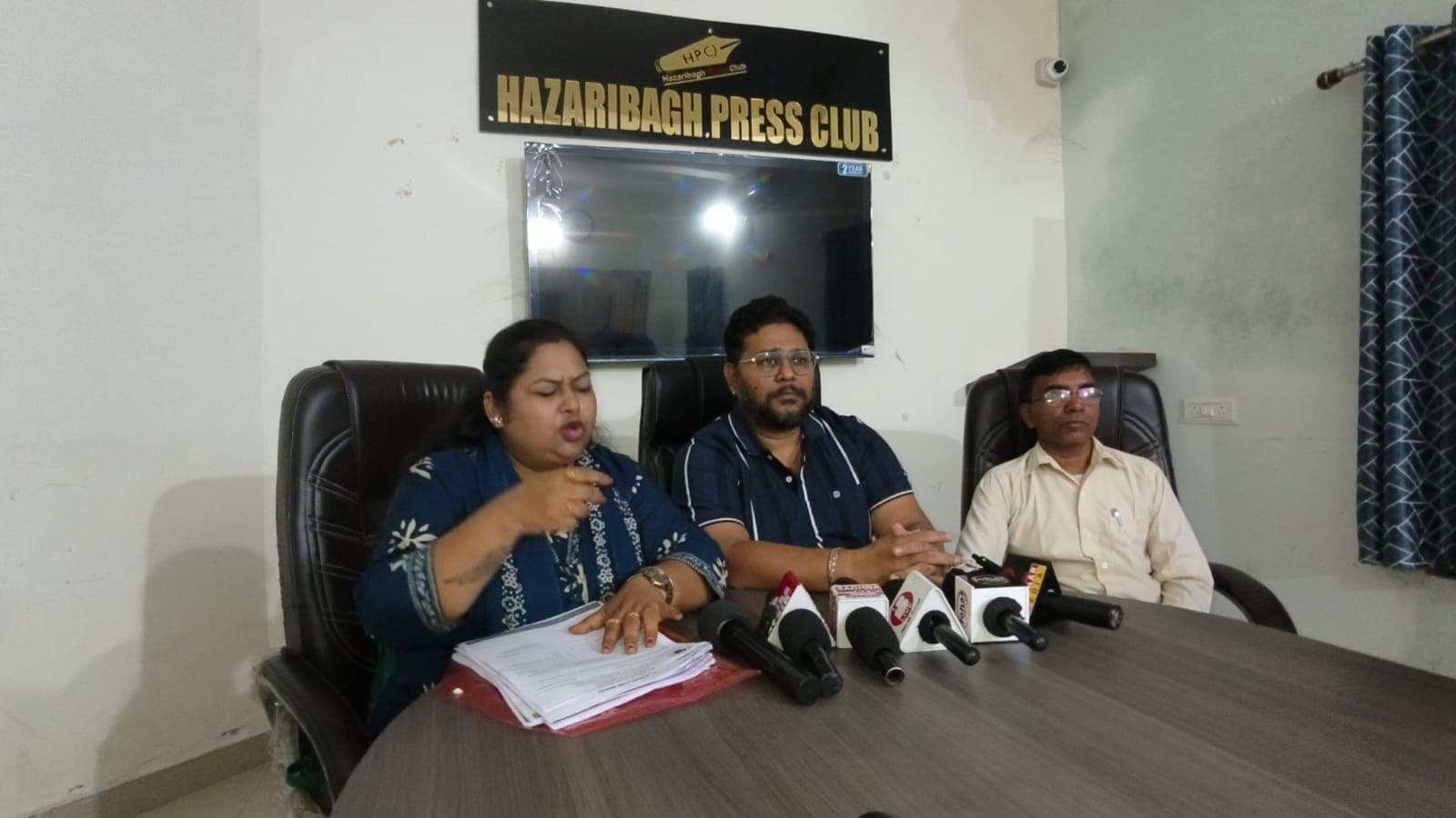 घरेलू सहायिका पर चोरी और परिवार को संदिग्ध बीज खिलाकर बीमार करने का संदेह, सुरक्षा एजेंसी पर मिलीभगत का आरोप