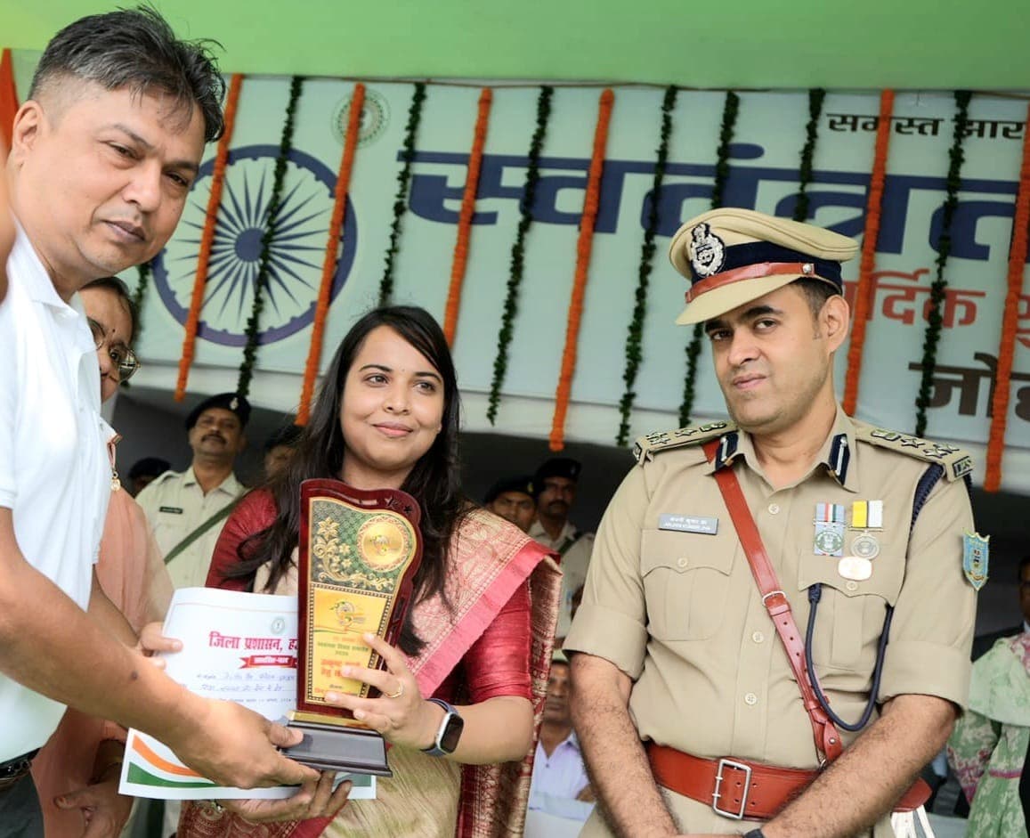23 वर्षों की शिक्षा और समाज सेवा को जिला प्रशासन ने दिया सम्मान