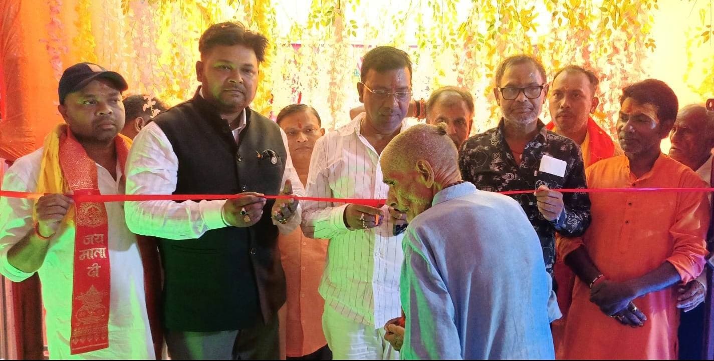 विधायक रोशन लाल चौधरी ने किया दुर्गा पूजा पंडाल का उद्घाटन, श्रद्धालुओं में उत्साह