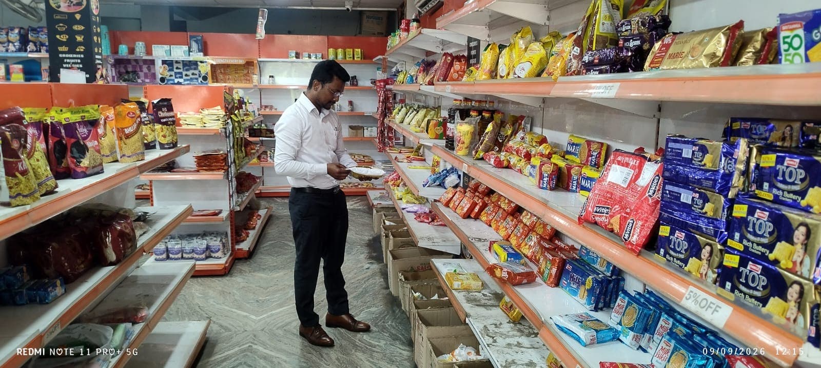 भ्रामक दावों और मिस लेबलिंग वाले खाद्य उत्पादों पर रामगढ़ में खाद्य सुरक्षा विभाग की कार्रवाई