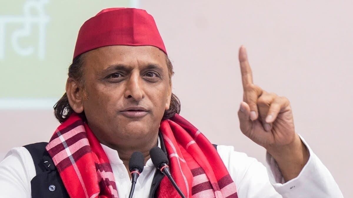 मुफ्त बस सेवा पर अखिलेश का BJP पर हमला