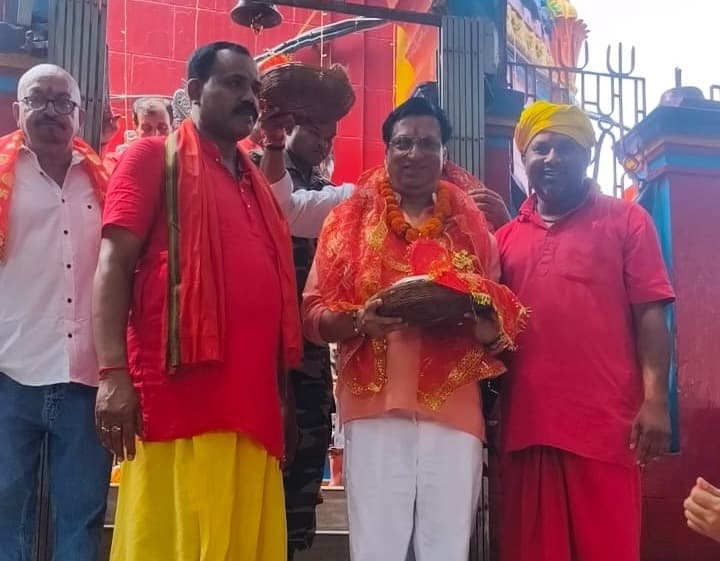 छिन्नमस्तिका मन्दिर की अलौकिक ऊर्जा अद्भुत है : मधुर भंडारकर