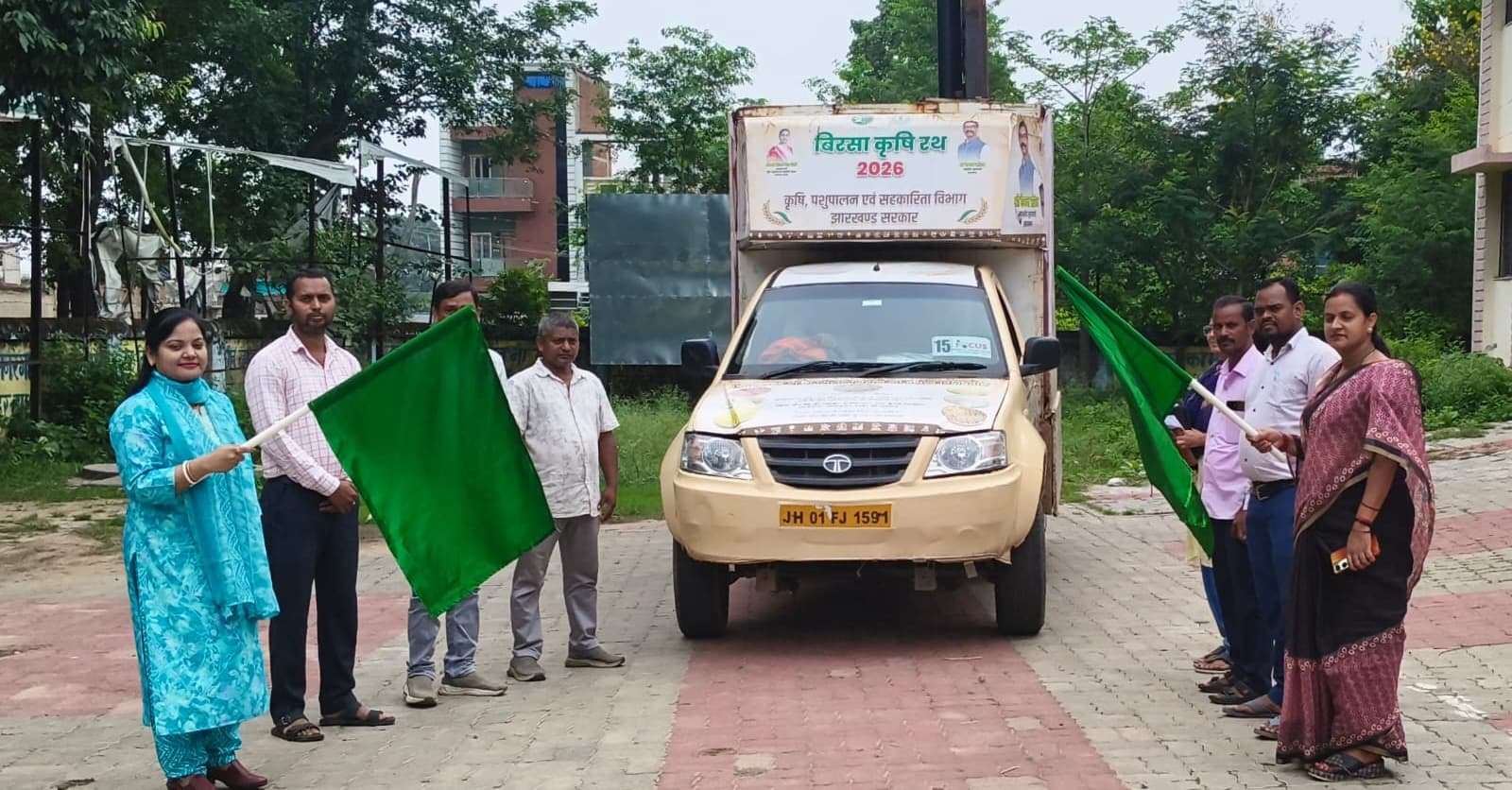बगोदर से बिरसा कृषि रथ रवाना, किसानों को मिलेट मिशन व नई तकनीकों की देंगे जानकारी