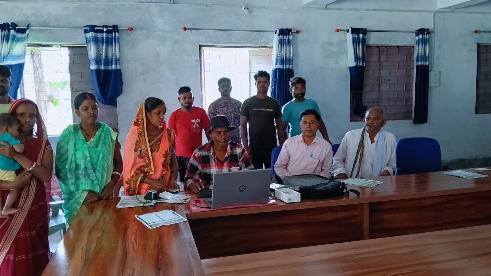 बेड़ा हरियारा में विशेष शिविर आयोजित: असंगठित मजदूरों को मिला सामाजिक सुरक्षा और बीमा का कवच