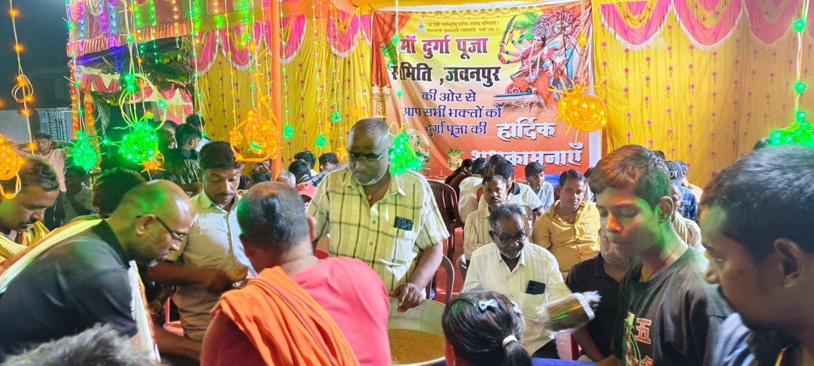 मां भगवती की आराधना में उमड़े श्रद्धालु, मुखिया जानकी यादव ने की सुख-समृद्धि की कामना