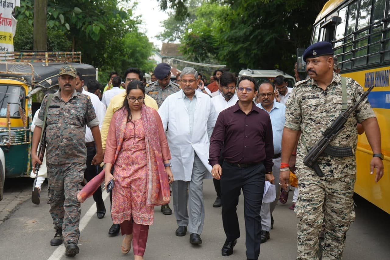 शेख भिखारी मेडिकल कॉलेज अस्पताल की व्यवस्था होगी और बेहतर, उपायुक्त ने किया औचक निरीक्षण