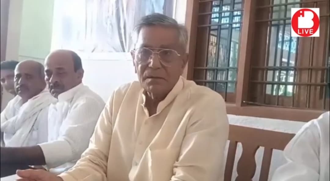 प्रेस कॉन्फ्रेंस में मनोज यादव पर भड़के अकेला यादव