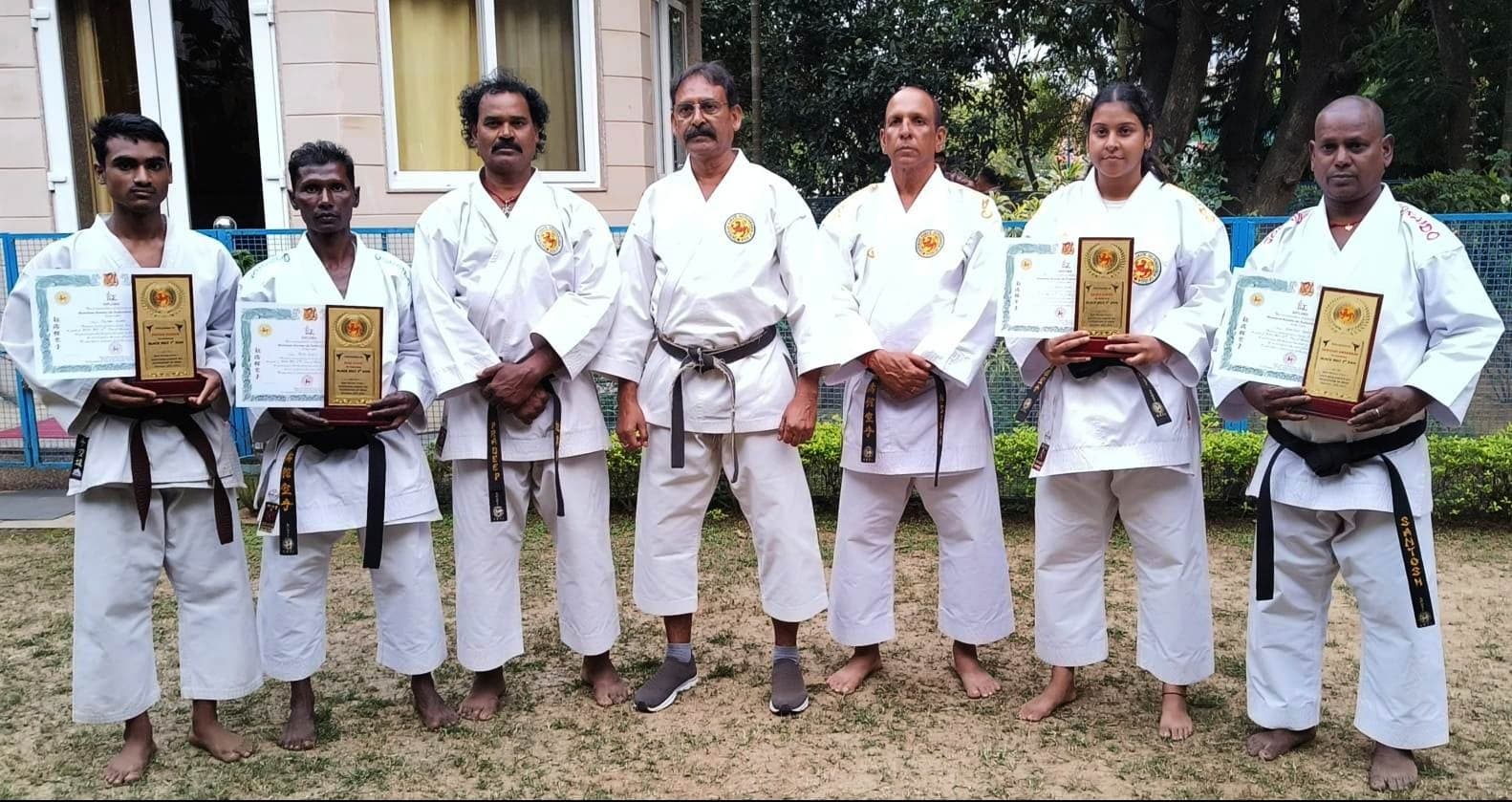 ब्लैक बेल्ट ग्रेडेशन टेस्ट में भुरकुंडा के चार कराटेकारों ने हासिल की सफलता