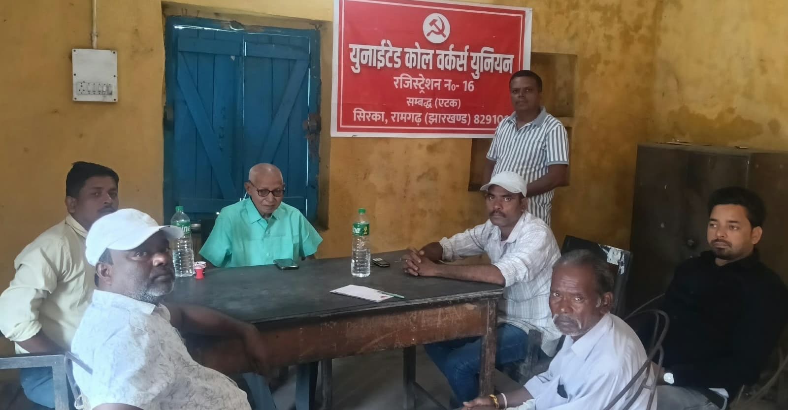 सिरका में यूसीडब्ल्यूयू की बैठक, 25 सूत्री मांगों को लेकर प्रबंधन को सौंपा ज्ञापन