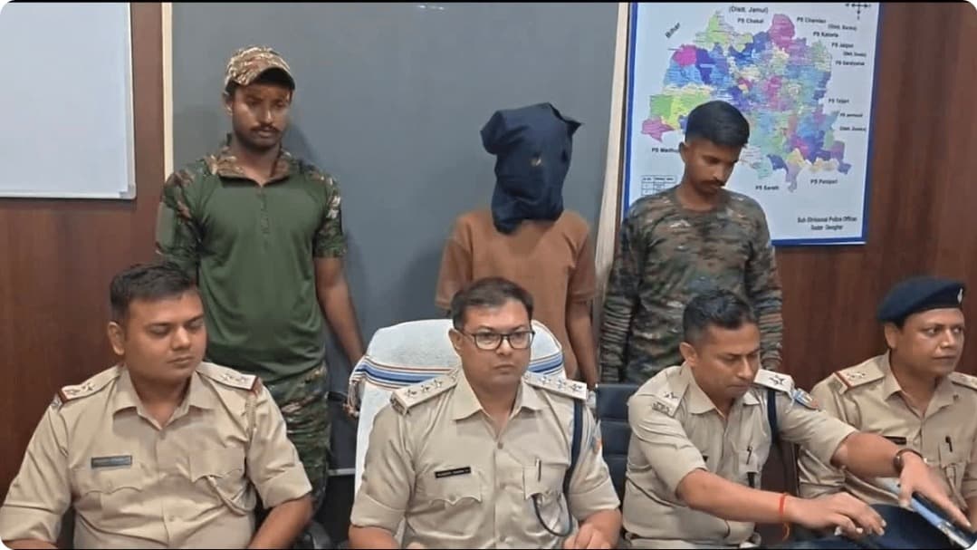 देवघर में ब्राउन शुगर के साथ तस्कर गिरफ्तार, पुलिस की सख्ती से नशे का कारोबार प्रभावित