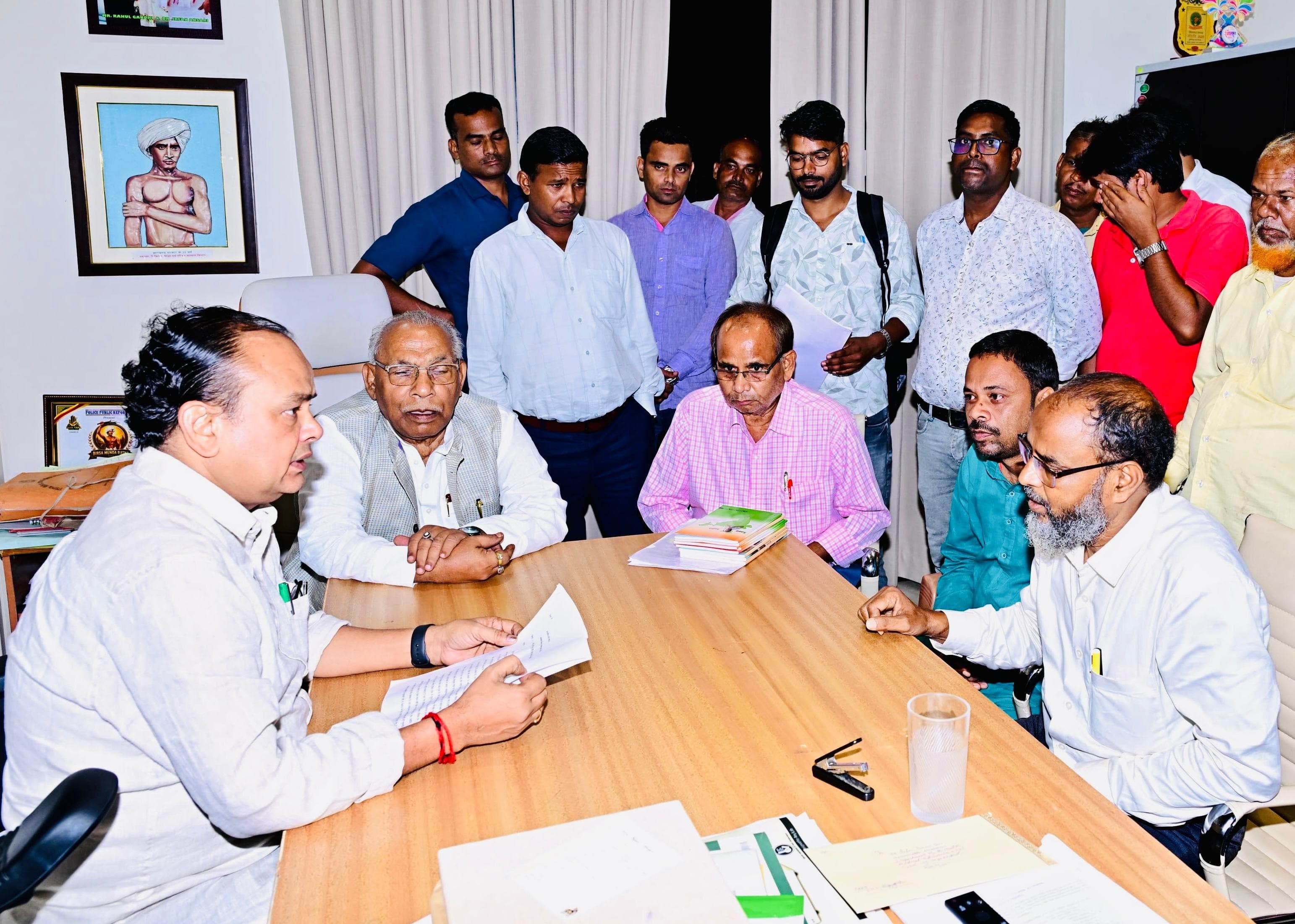 झारखंड आंदोलनकारियों की मांगों को लेकर स्वास्थ्य मंत्री से मिले महमूद आलम