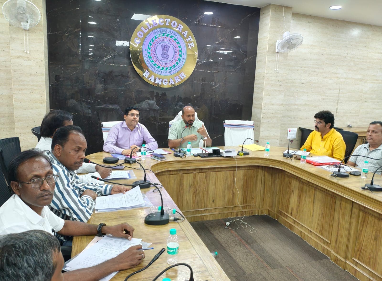 रामगढ़ में SIR-2026 को लेकर राजनीतिक दलों संग बैठक, 15 अगस्त को बूथों पर ग्राम सभा