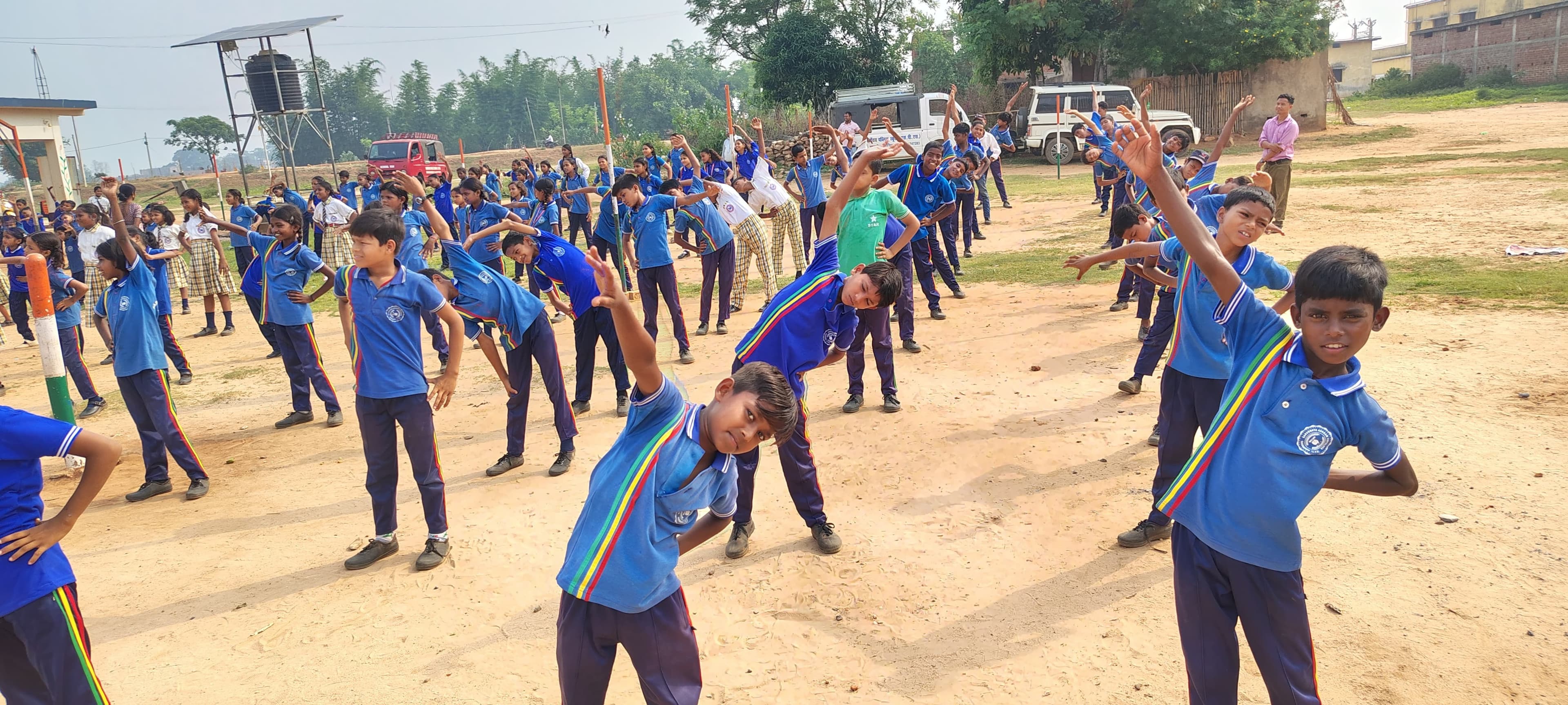 विश्व योग दिवस को लेकर बगोदर में जोरदार तैयारियां, विद्यालयों और एलआईसी शाखा में हुआ योगाभ्यास