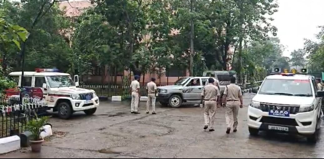रामगढ़ व्यवहार न्यायालय को बम धमकी, हाई अलर्ट पर पुलिस प्रशासन