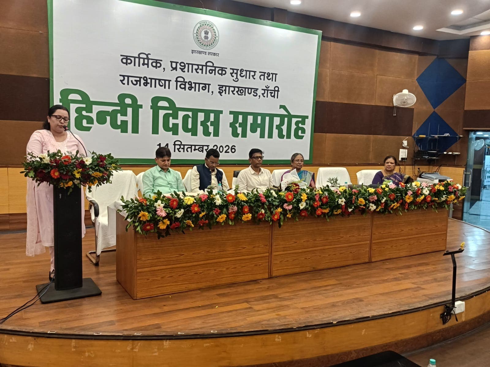 सरल हिंदी और पारदर्शी व्यवस्था से मजबूत होगा सुशासन: प्रवीण टोप्पो