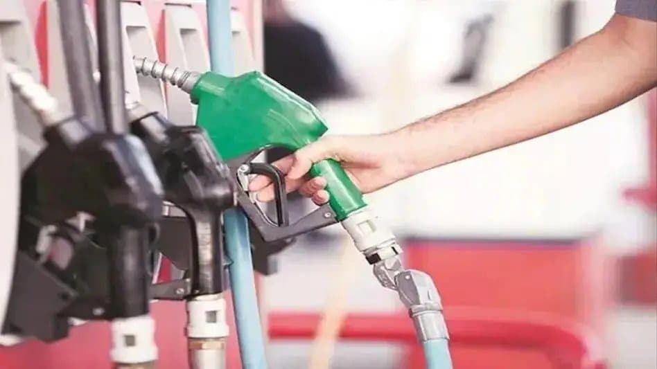 भारत सरकार ने पेट्रोल-डीजल खरीद पर लगाया रोक, बल्क सेल से खरीदने की सलाह