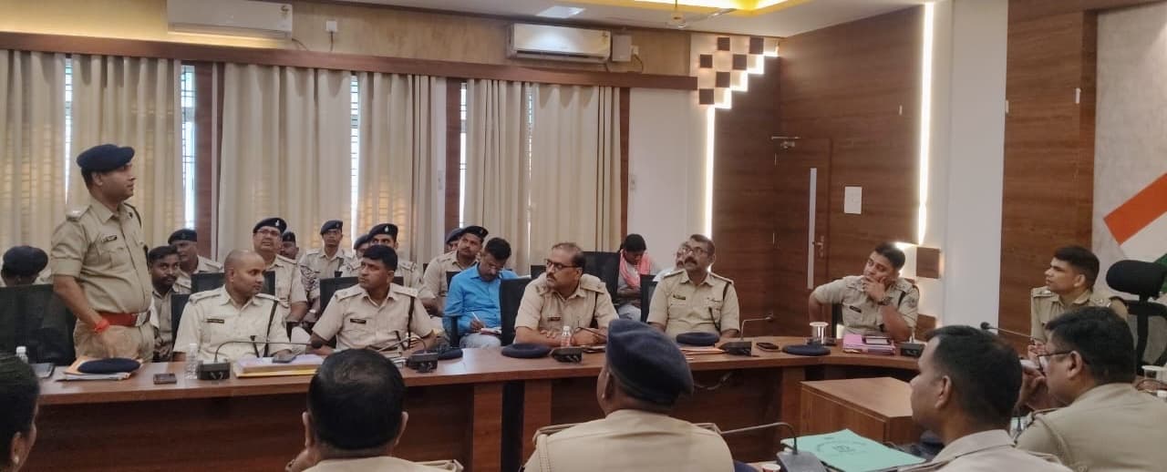 पुलिस सभा में कर्मियों की समस्याएं सुनीं, समाधान के लिए दिए निर्देश