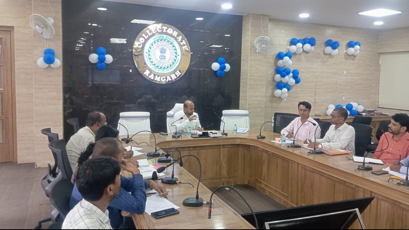 नगर परिषद की योजनाओं में तेजी लाने का उपायुक्त ने दिया निर्देश