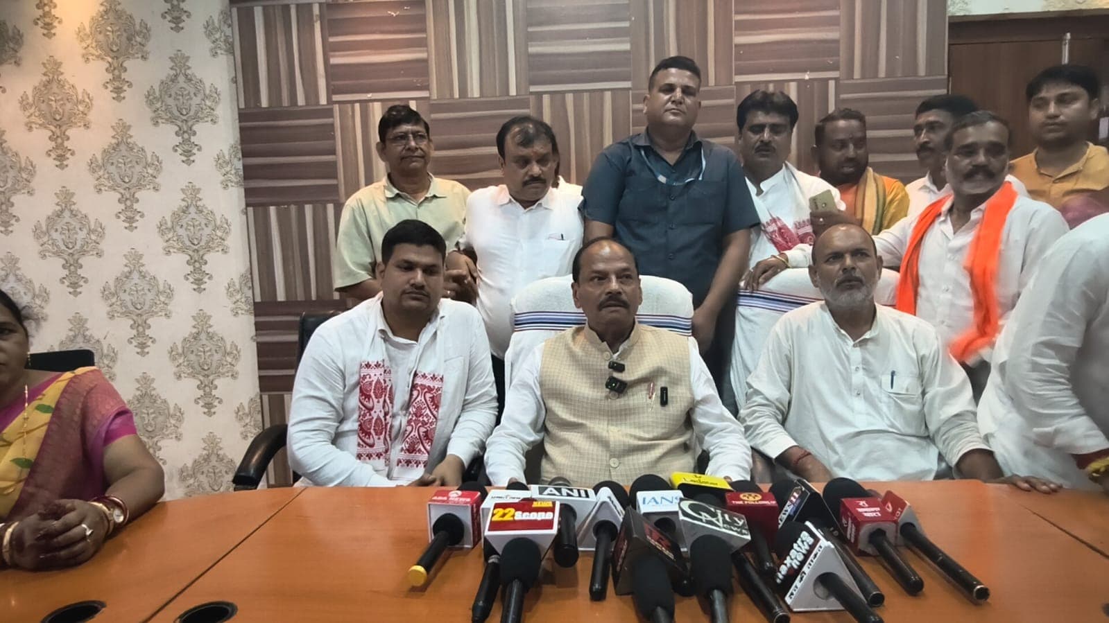 सीबीआई जांच हुई तो कई मंत्री और अधिकारी जेल जाएंगे: रघुवर दास