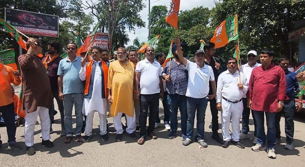 छात्रों पर लाठीचार्ज के विरोध में झारखंड बंद का मिलाजुला असर, सड़कों पर उतरे भाजपाई