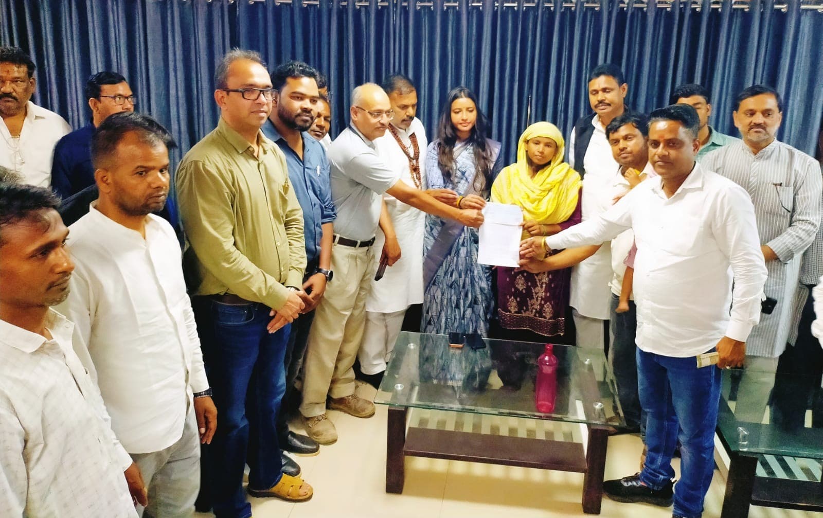 पीवीयूएनएल में मजदूर की मौत के बाद परिवार को राहत, 5.50 लाख मुआवजा और पत्नी को नौकरी पर बनी सहमति